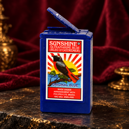 Waji Africano em embalagem azul Sunshine Original Blue, sobre pedra escura com fundo vinho